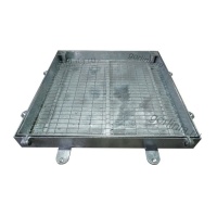 Уличный люк под брусчатку Проспект-Ц оцинкованный с монтажными пластинами усиленный на выносных петлях с газлифтами